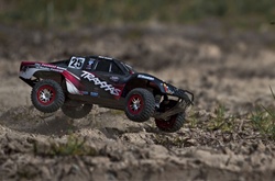 Traxxas Slash 4x4 jump